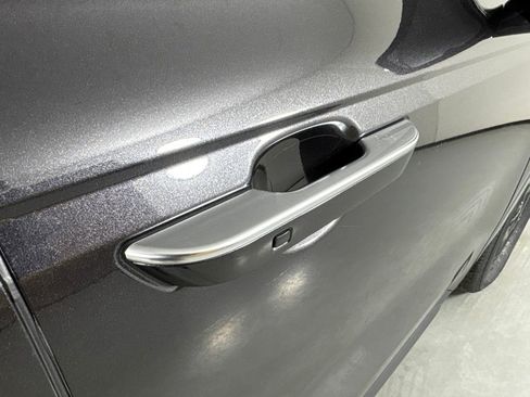 Used 2025 Kia Carnival FWD image 15