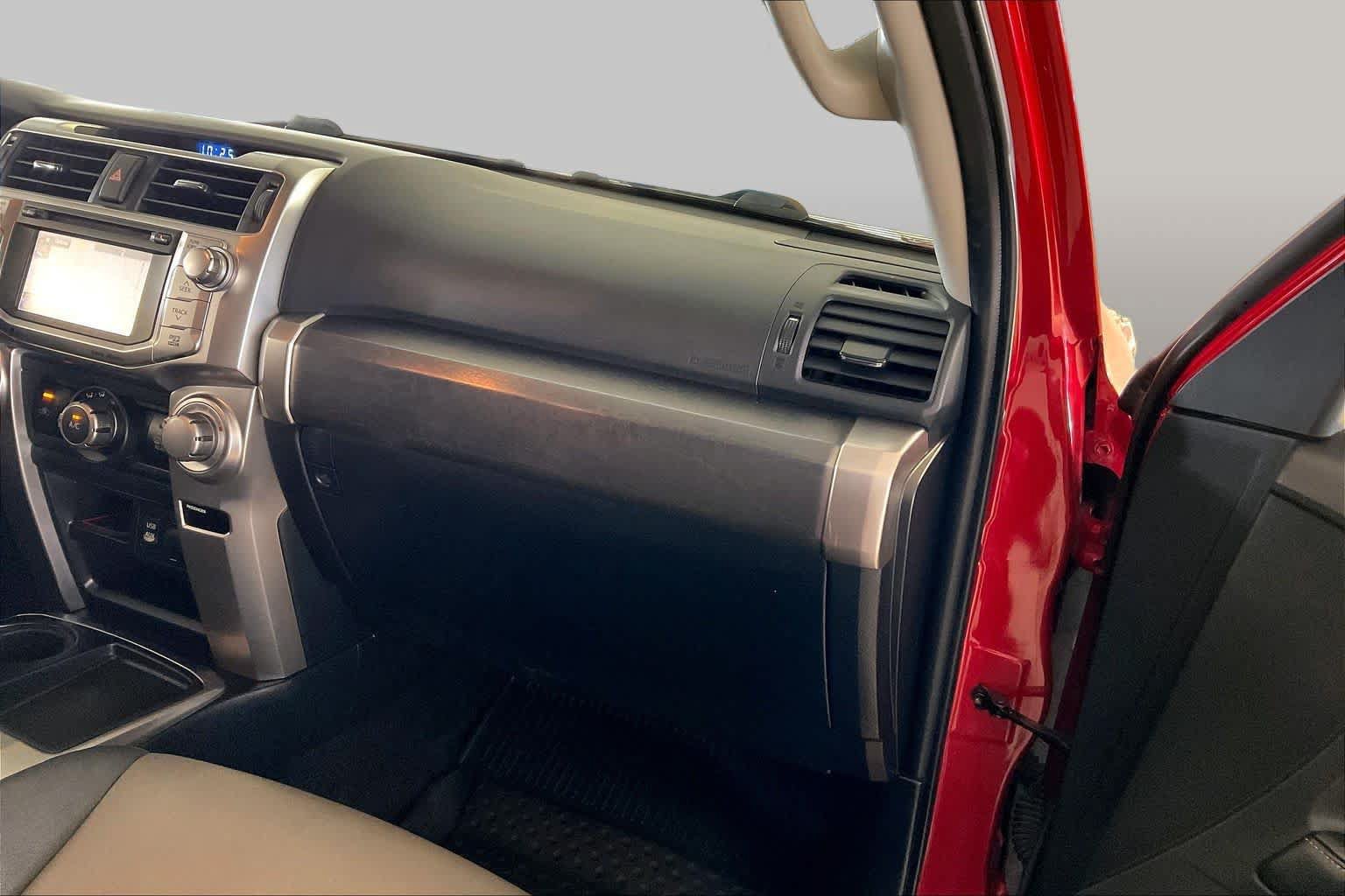 Used 2017 Toyota 4Runner SR5 Premium RWD image 16