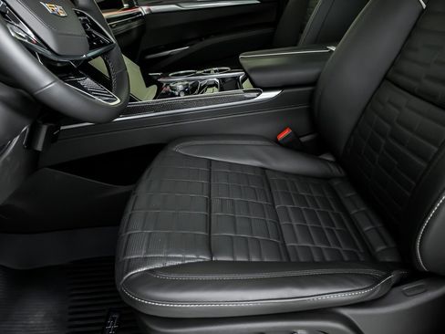 Used 2025 Cadillac Escalade V w/ LPO, ONYX Package image 21