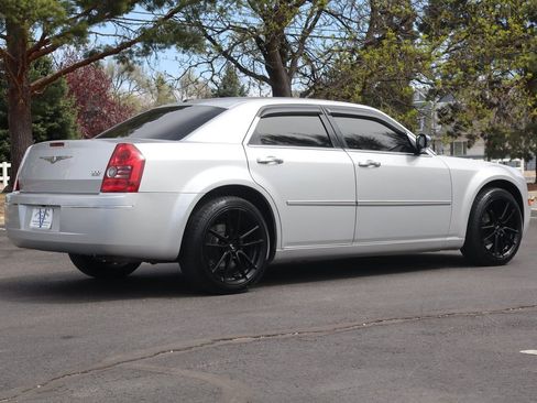 Used 2010 Chrysler 300 Touring image 5