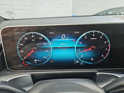 Used 2020 Mercedes-Benz GLB 250 4MATIC w/ Premium Package image 17