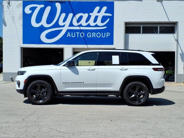 Used 2024 Jeep Grand Cherokee Limited w/ Luxury Tech Group II AWD/4WD image 4