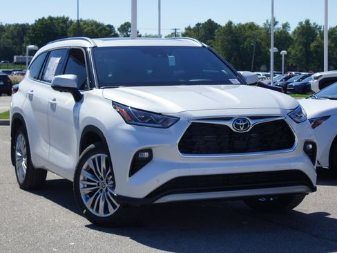 New 2026 Toyota Highlander Platinum image 19