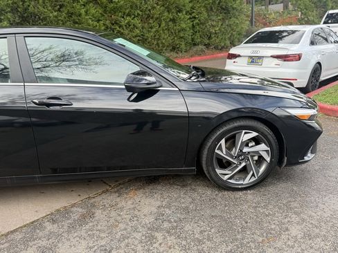 Used 2024 Hyundai Elantra Limited image 15