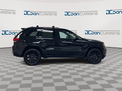 Used 2019 Jeep Grand Cherokee Altitude AWD/4WD image 9
