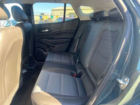 Used 2025 Chevrolet Trax LT image 23