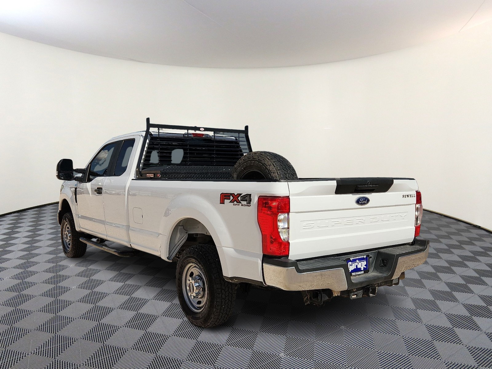 Used 2022 Ford F250 XL w/ Power Equipment Group AWD/4WD image 3