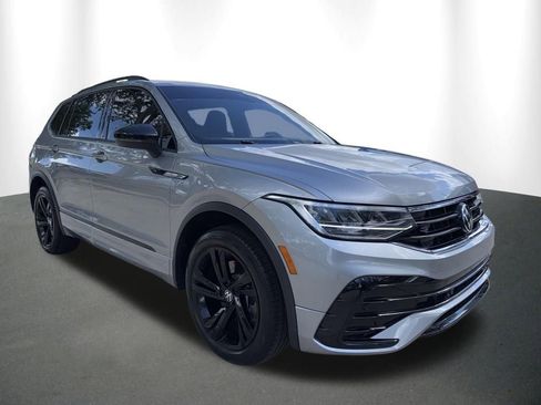 Used 2023 Volkswagen Tiguan SE R-Line image 33