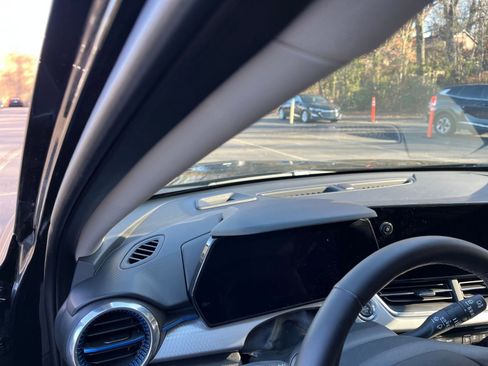 Used 2025 Chevrolet Trax LT w/ LT Convenience Package image 32