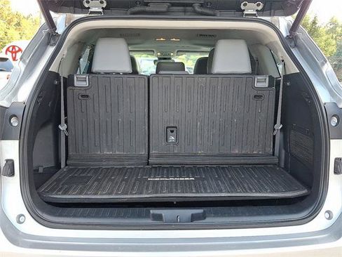 Certified 2022 Toyota Highlander XLE image 28