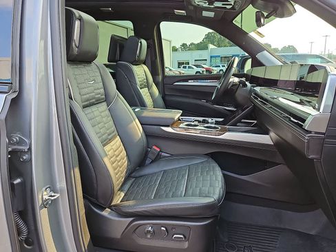 Used 2026 Cadillac Escalade Platinum Sport w/ LPO, ONYX Package AWD/4WD image 35