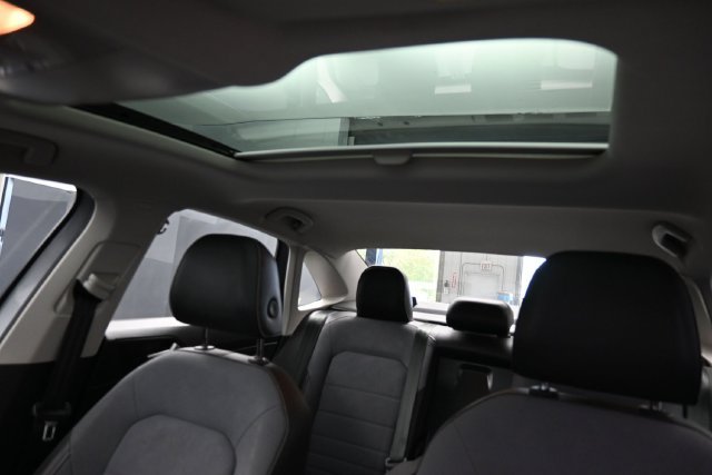 Used 2025 Volkswagen Jetta SE FWD image 16