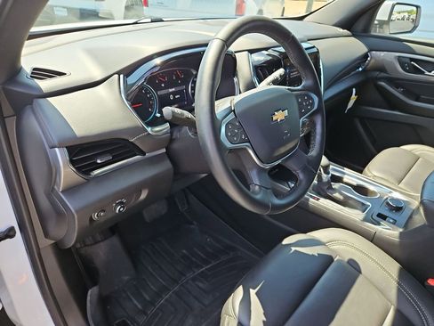 Certified 2023 Chevrolet Traverse LT FWD image 10