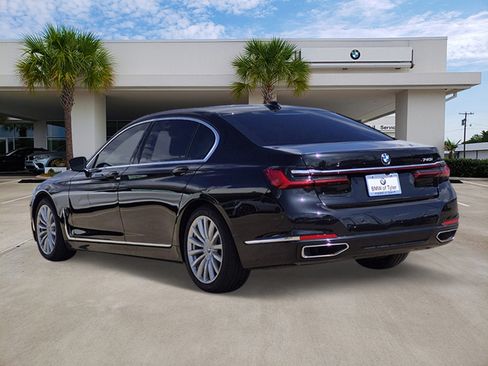 Used 2022 BMW 740i w/ Premium Package RWD image 6