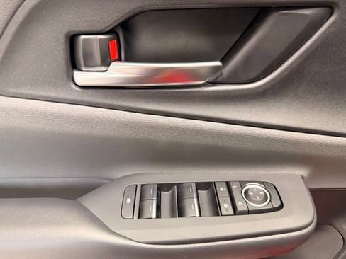 Used 2024 Toyota Prius XLE FWD image 19