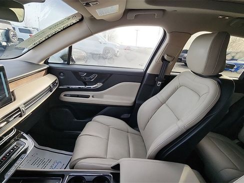 Used 2025 Lincoln Corsair Reserve w/ Equipment Group 202A image 11