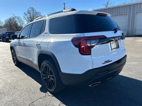 Used 2023 GMC Acadia SLT w/ Elevation Edition image 8