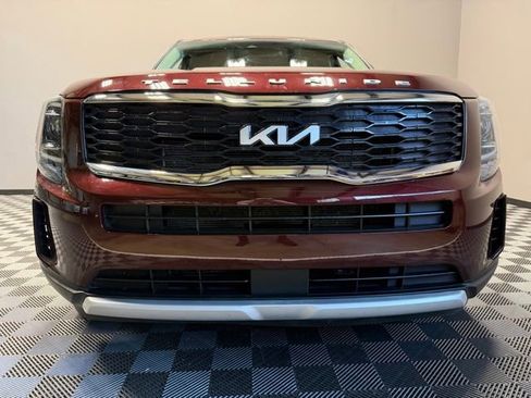 Used 2022 Kia Telluride LX AWD/4WD image 3