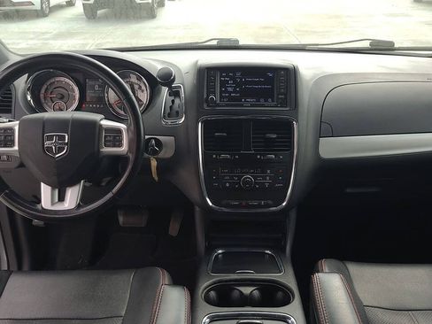 Used 2019 Dodge Grand Caravan GT FWD image 3