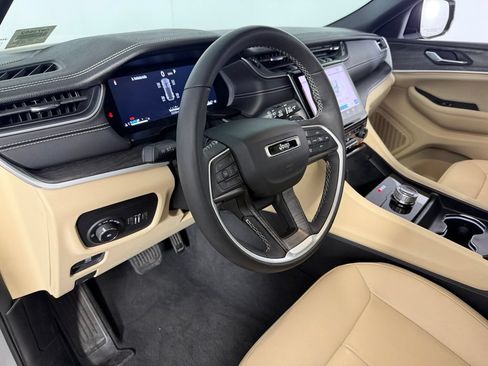 Certified 2024 Jeep Grand Cherokee Limited RWD image 21