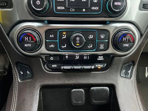 Used 2019 Chevrolet Suburban LT image 42