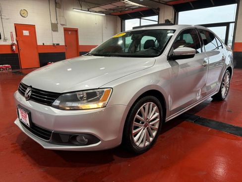 Used 2012 Volkswagen Jetta SEL image 2