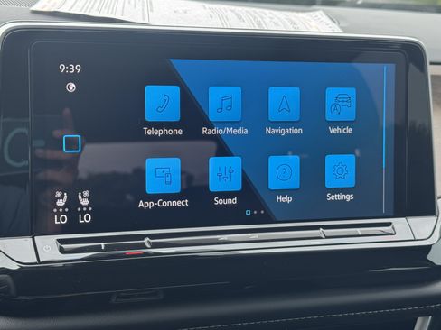Used 2024 Volkswagen Atlas SE w/ Black Wheel Package FWD image 30