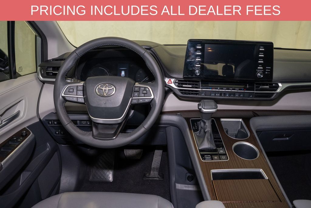 Certified 2023 Toyota Sienna XLE FWD image 7