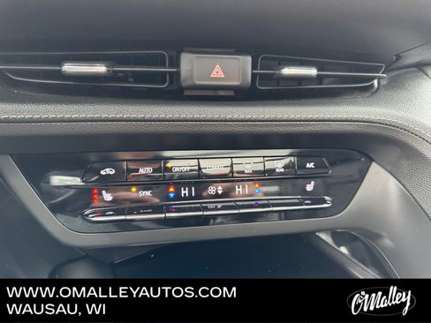 Used 2023 Buick Envision Essence w/ Sport Touring Package image 21