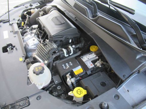 Used 2023 Jeep Compass Limited image 14