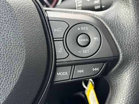 Certified 2025 Toyota RAV4 LE FWD image 38