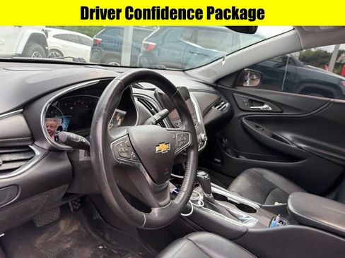 Used 2018 Chevrolet Malibu LT w/ Leather Package FWD image 11