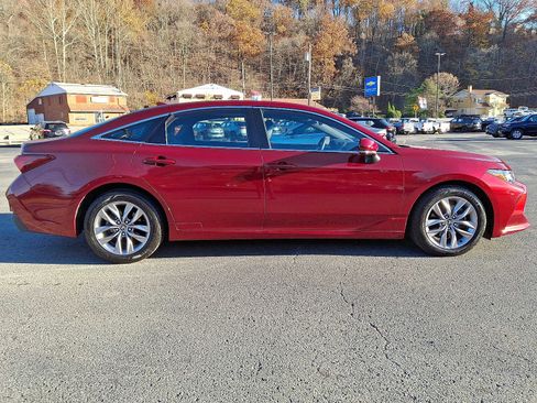 Used 2021 Toyota Avalon XLE w/ Moonroof Package image 9