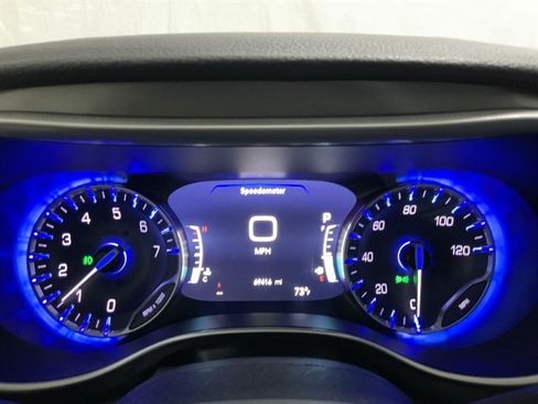 Used 2024 Chrysler Pacifica Touring-L FWD image 25