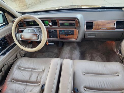 Used 1988 Lincoln Continental Signature FWD image 10