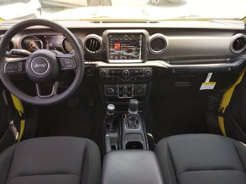 Used 2023 Jeep Gladiator Sport AWD/4WD image 14