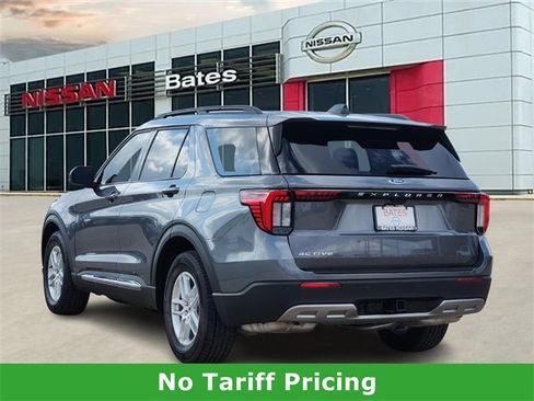 Used 2025 Ford Explorer Active w/ Active Comfort Package image 5