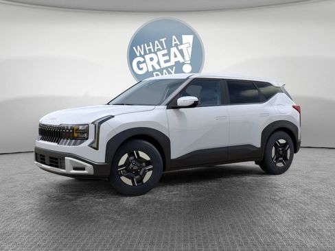 New 2027 Kia Seltos LX FWD image 3