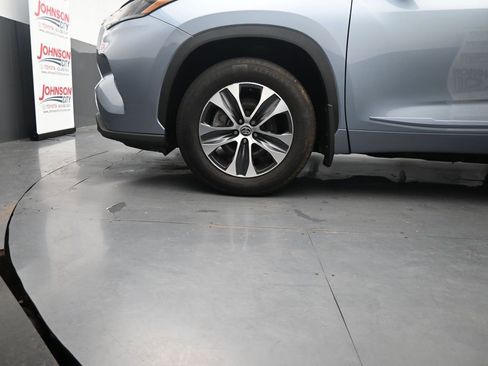 Used 2023 Toyota Highlander XLE FWD image 15