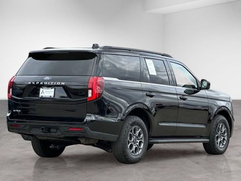 Used 2025 Ford Expedition Active AWD/4WD image 5