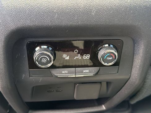 Used 2024 Chevrolet Traverse Z71 w/ Enhanced Driving Package AWD/4WD image 30