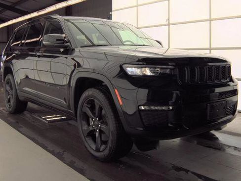 Used 2023 Jeep Grand Cherokee L Limited w/ Black Appearance Package AWD/4WD image 2