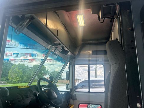 Used 2019 Ford E-450 and Econoline 450 Super Duty RWD image 8