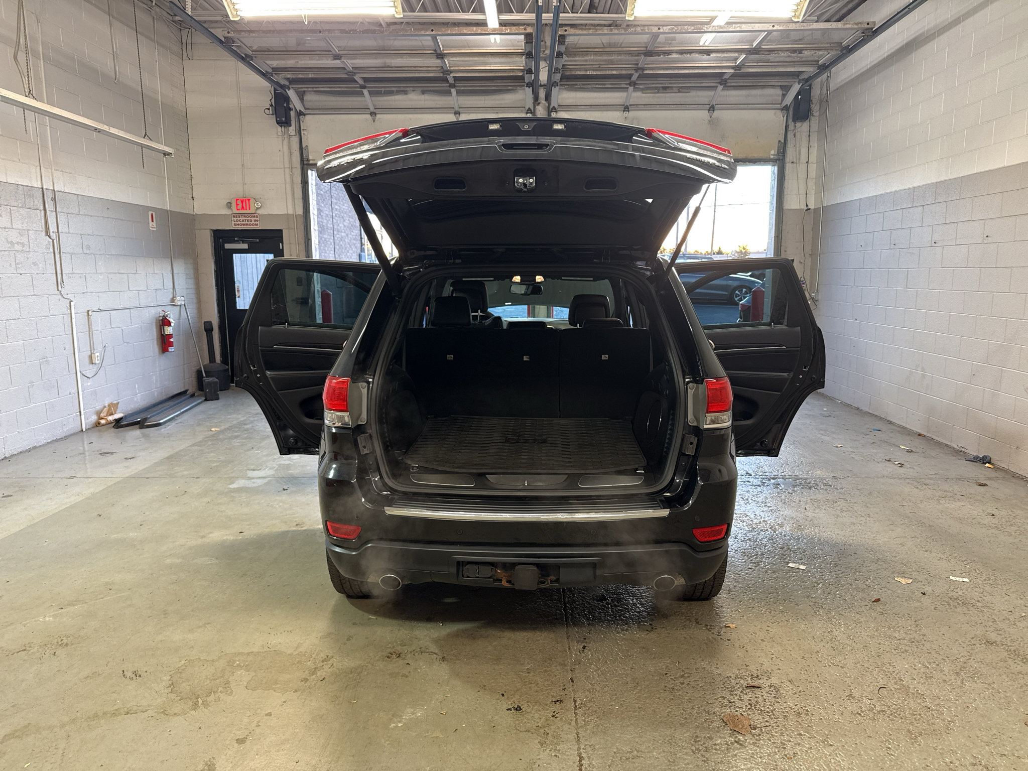 Used 2014 Jeep Grand Cherokee Limited w/ Trailer Tow Group IV AWD/4WD image 13