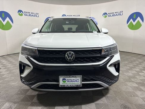 Used 2024 Volkswagen Taos SE FWD image 2