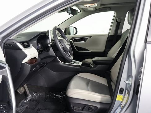 Used 2020 Toyota RAV4 Limited AWD/4WD image 10
