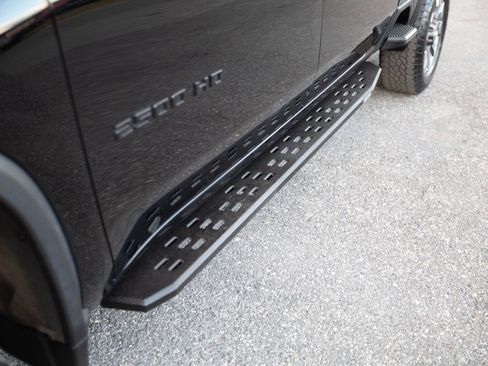 Used 2024 Chevrolet Silverado 2500 Custom w/ Custom Value Package image 11