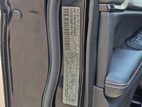 Used 2025 Jeep Grand Cherokee Altitude image 31