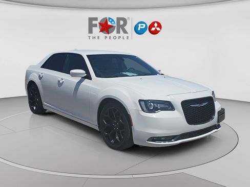 Used 2020 Chrysler 300 S RWD image 7