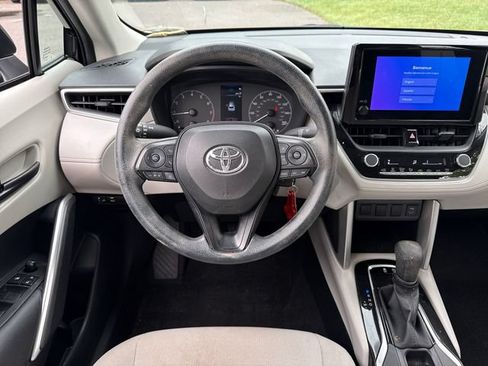 Used 2023 Toyota Corolla Cross L AWD/4WD image 19